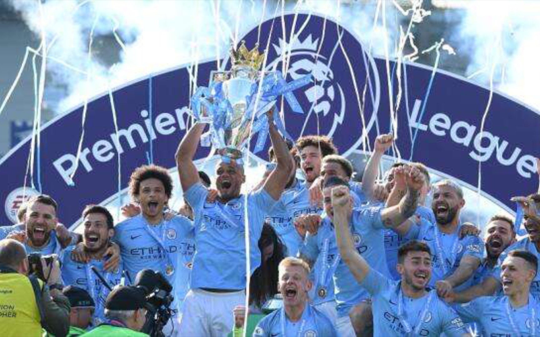 在这个足球 在这个足球